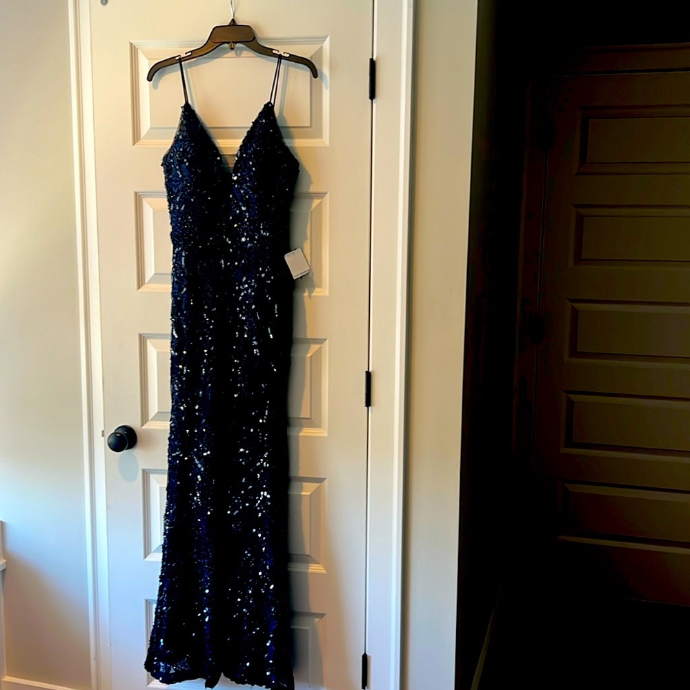 ✨NWT!! BETSY & ADAM Evening Gown. FULL SEQUIN✨